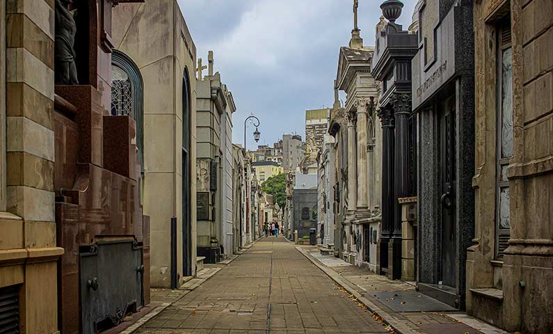 cementerio-recoleta-inside Calle dentro del cementerio de la Recoleta